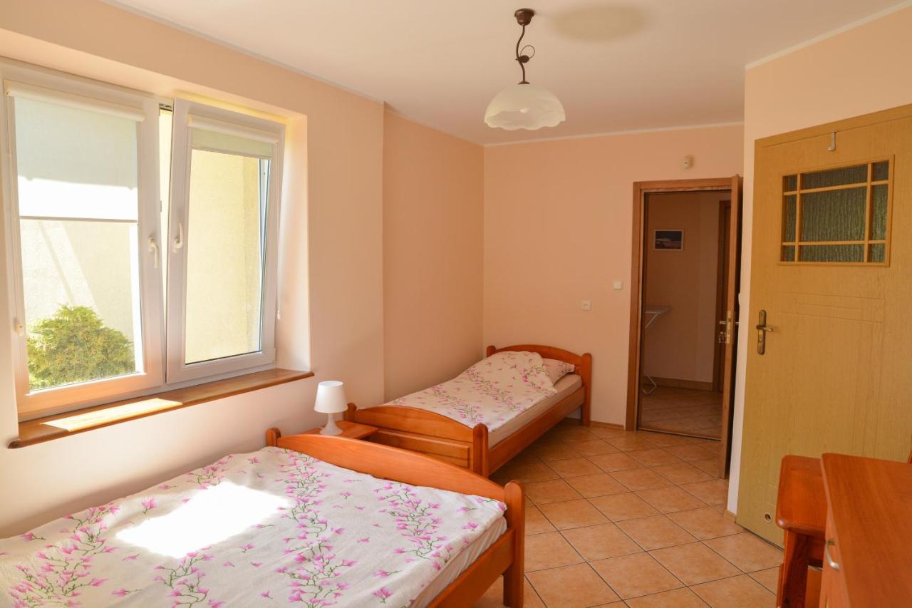 Jantar Pokoje I Domki U Reni Exterior foto