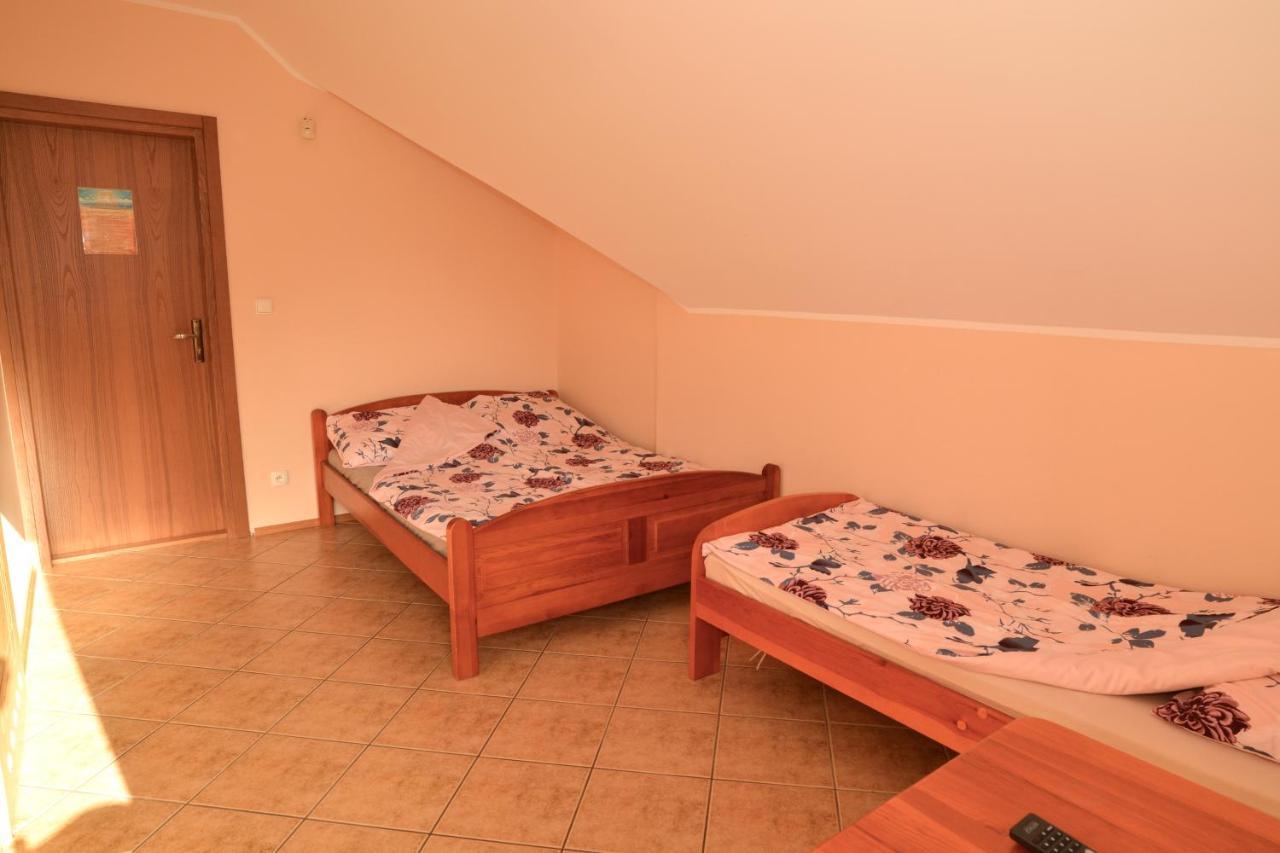 Jantar Pokoje I Domki U Reni Exterior foto